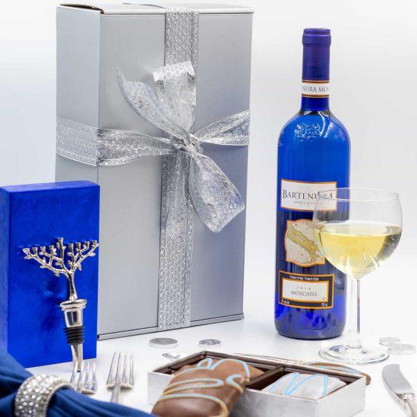 Chanukah Wine and Gift Ensemble - Image 2